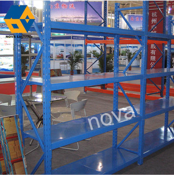 mittelschweres Regal